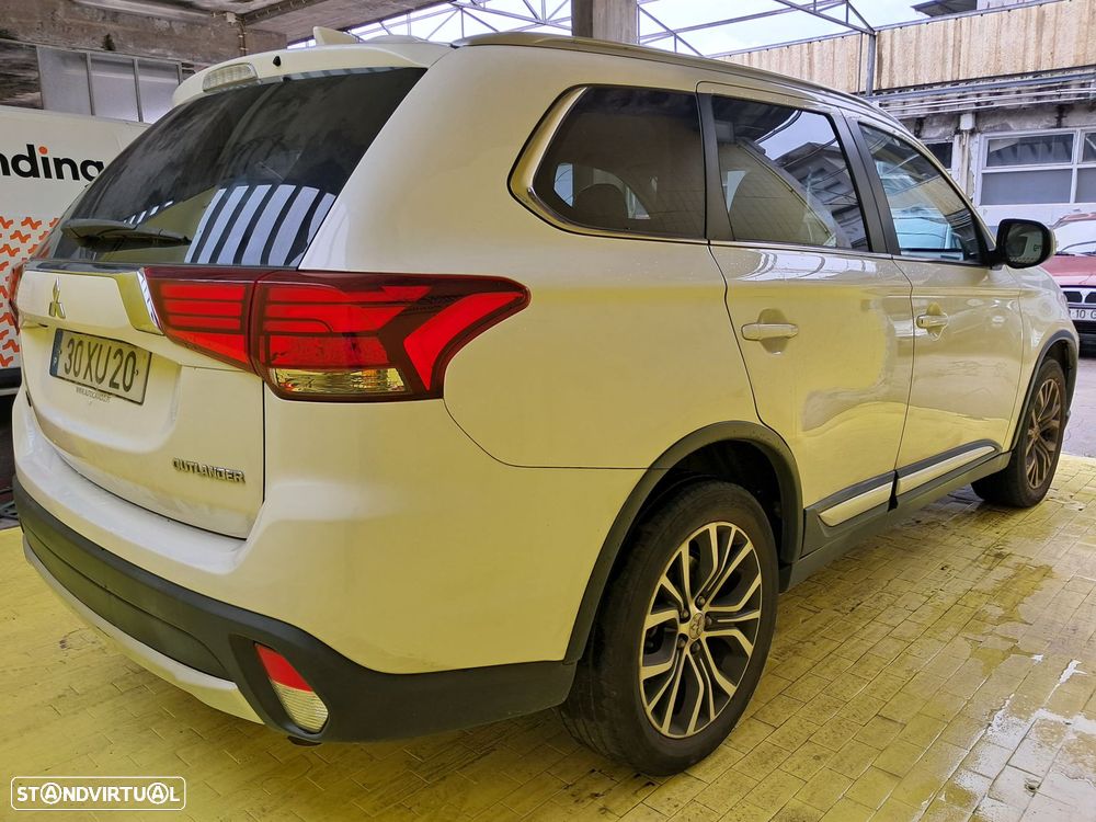 Mitsubishi Outlander 2.2 DI-D Kaiteki - 16