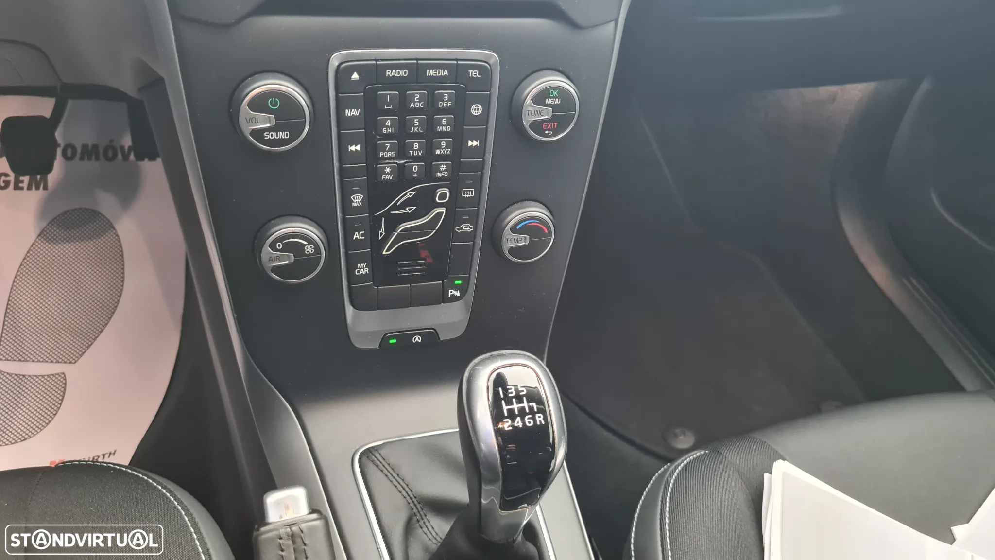 Volvo V40 2.0 D3 Momentum - 26