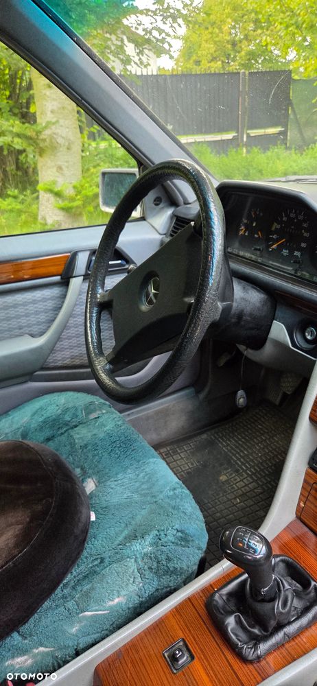 Mercedes-Benz W124 (1984-1993) - 40
