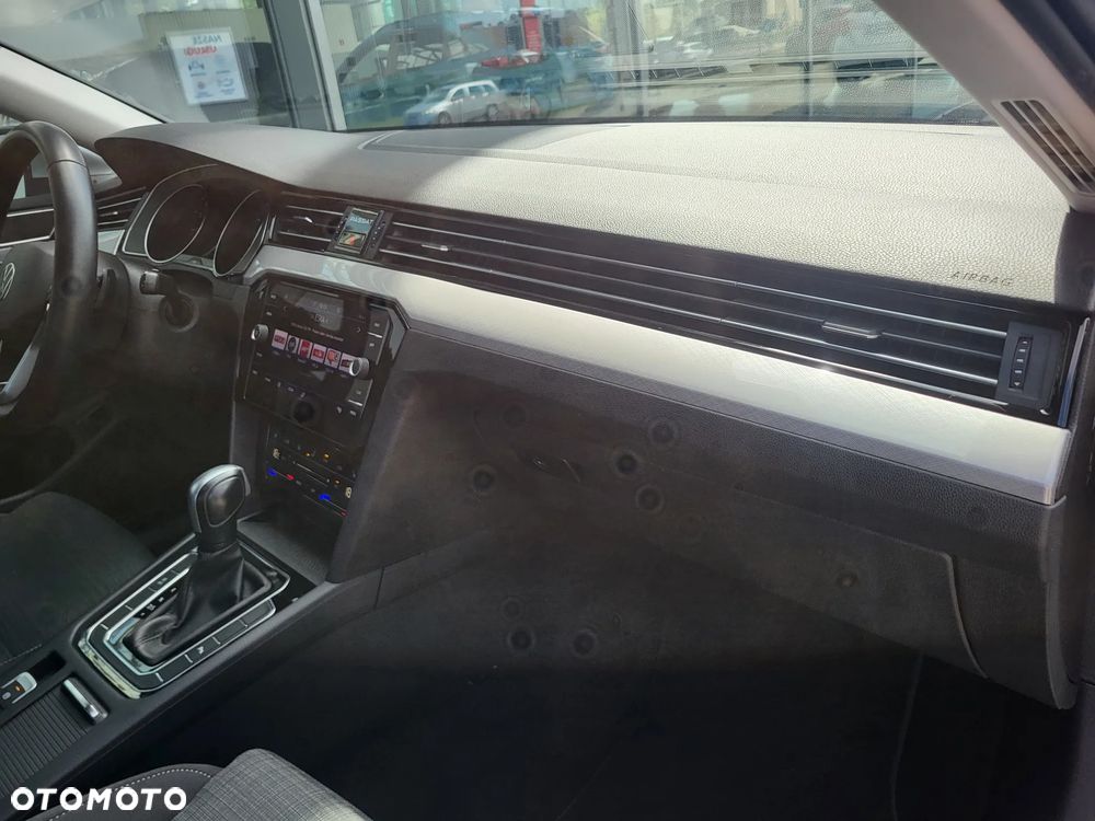 Volkswagen Passat 2.0 TSI Business DSG - 31