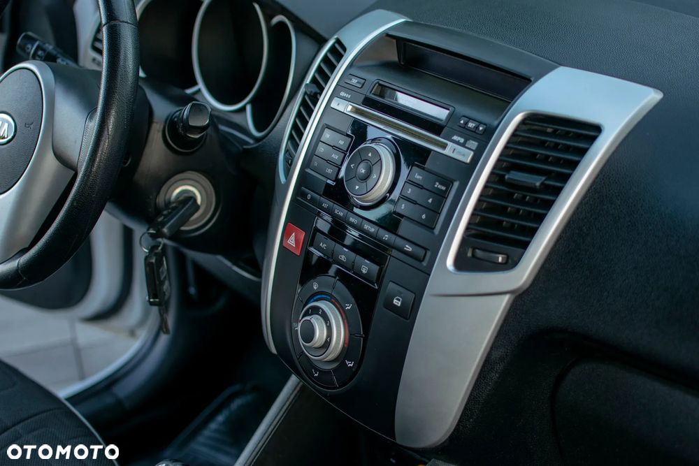 Kia Venga - 33