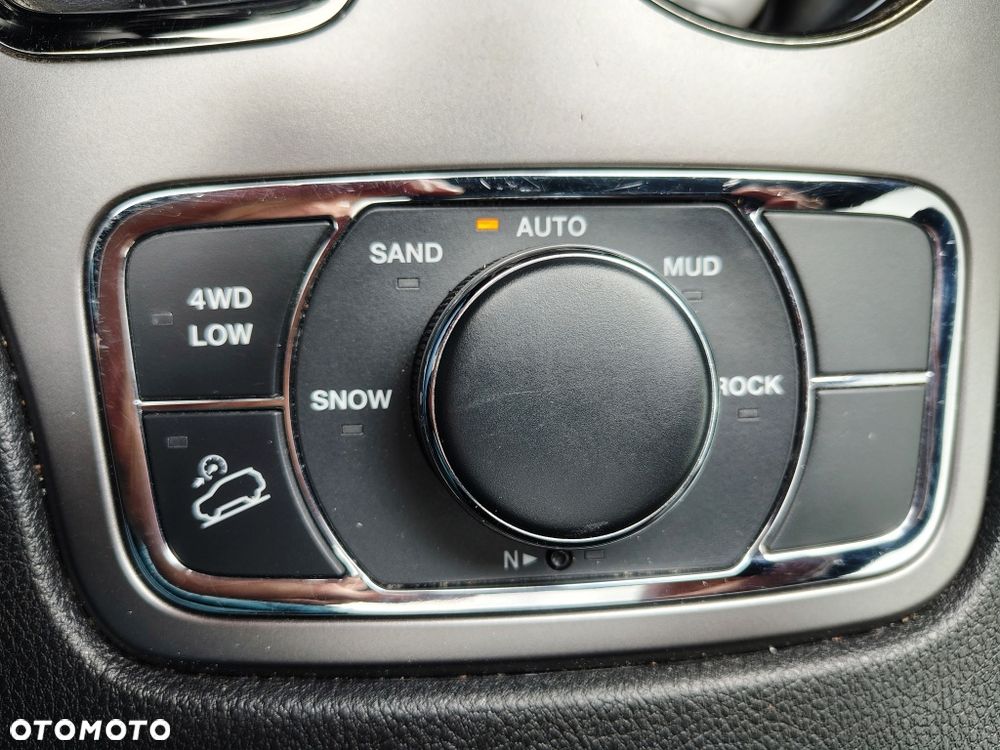 Jeep Grand Cherokee - 22