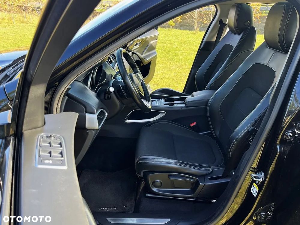 Jaguar F-Pace - 5