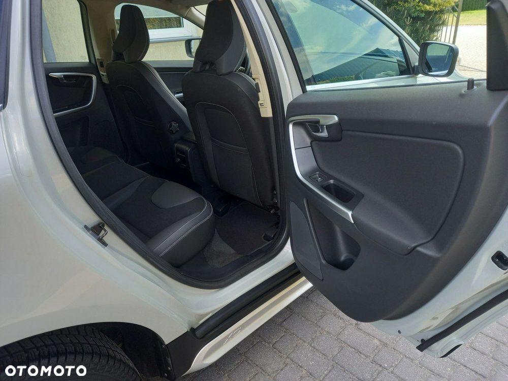 Volvo XC 60 DRIVe Momentum - 28