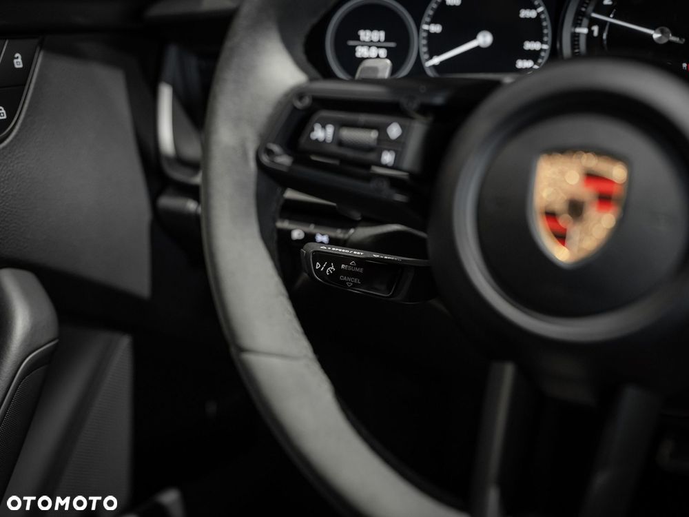 Porsche 911 Carrera - 33