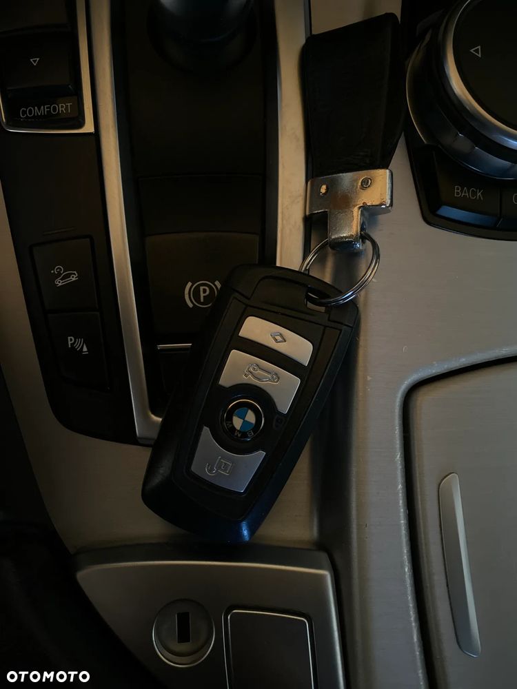 BMW Seria 5 520d xDrive - 16