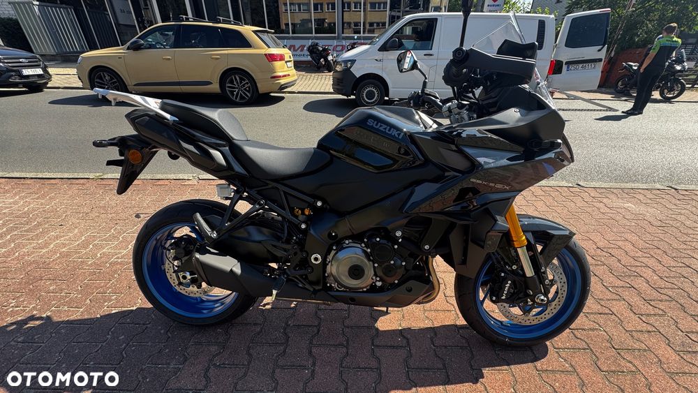 Suzuki GSX - 3