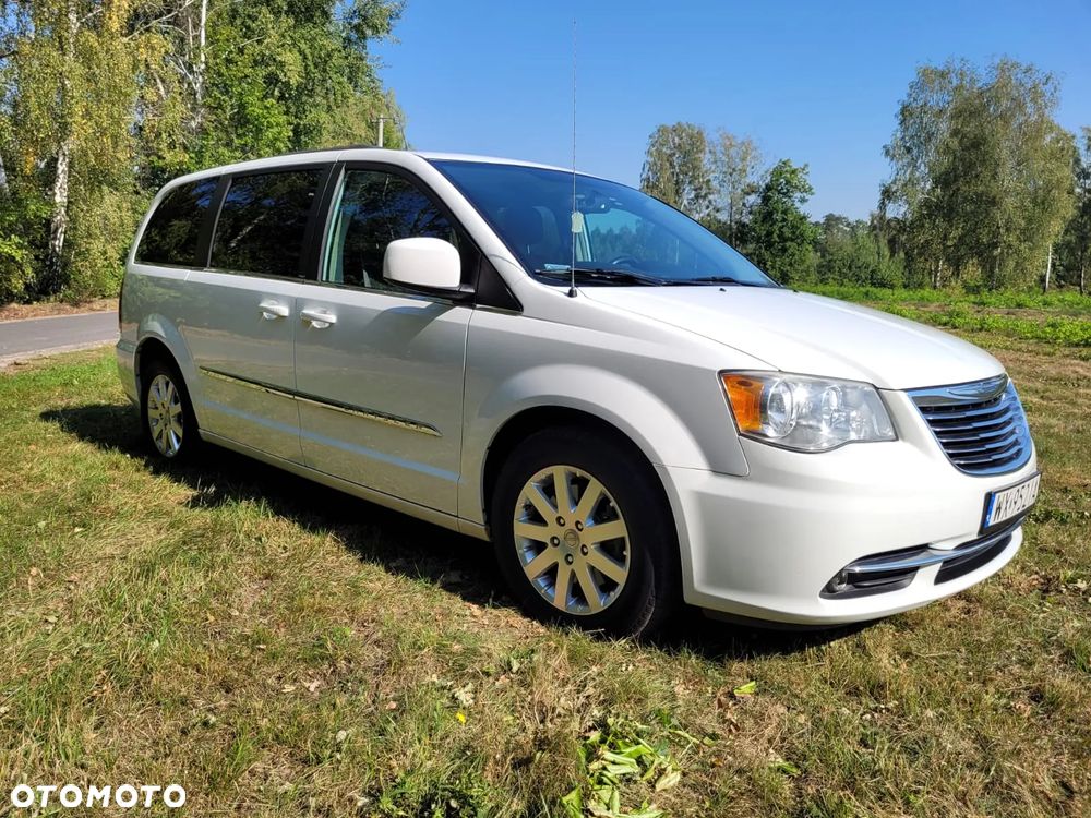 Chrysler Town & Country - 8