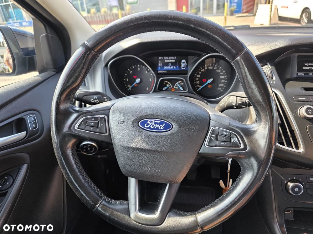 Ford Focus 1.5 TDCi SYNC Edition - 17