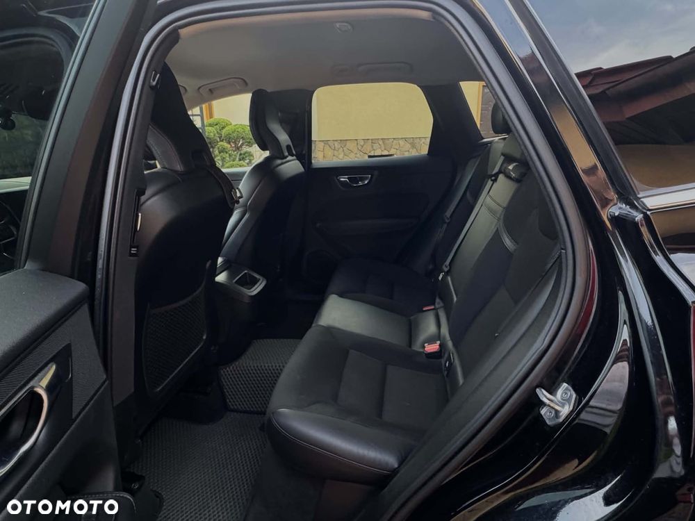 Volvo XC 60 T5 AWD Momentum Pro - 10