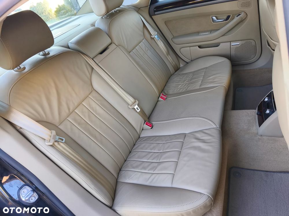 Audi A8 4.2 Quattro - 21