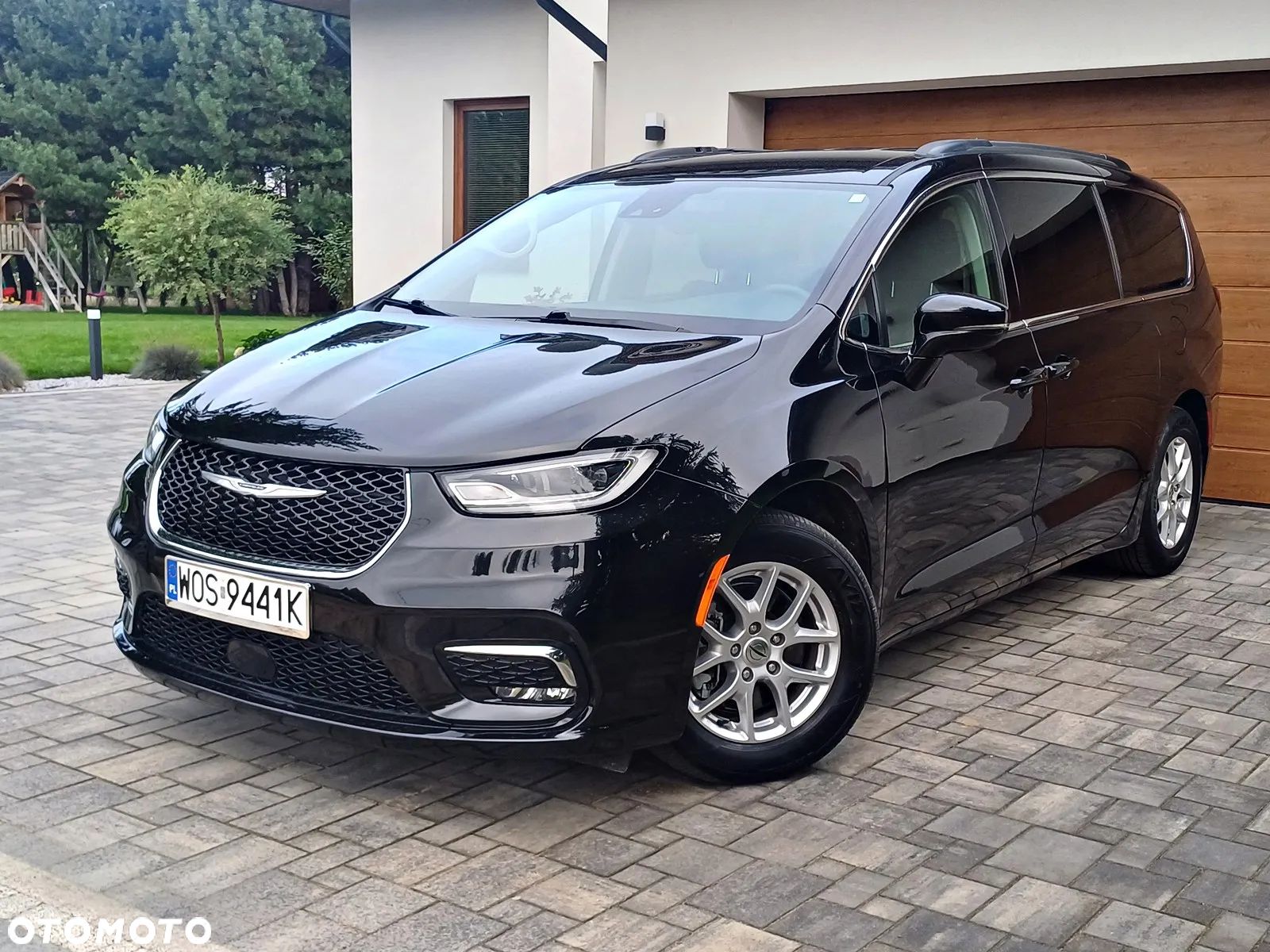 Chrysler Pacifica - 1