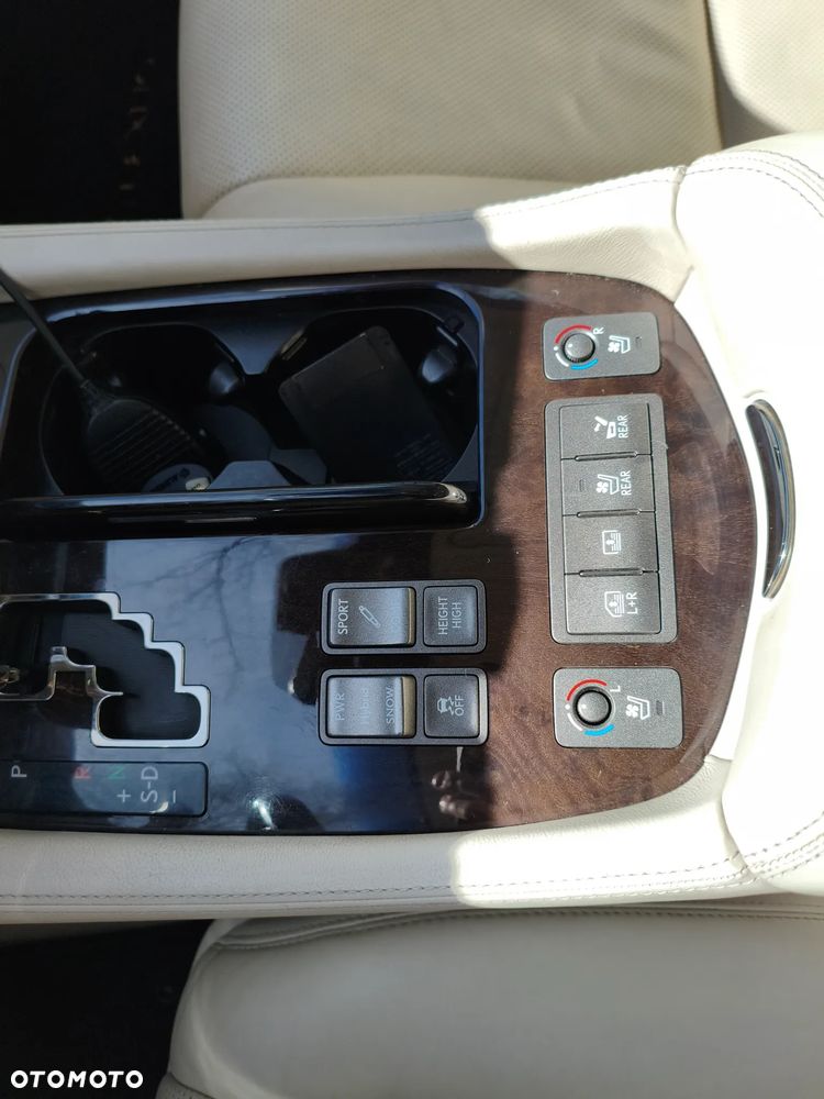 Lexus LS 600h L Prestige - 30