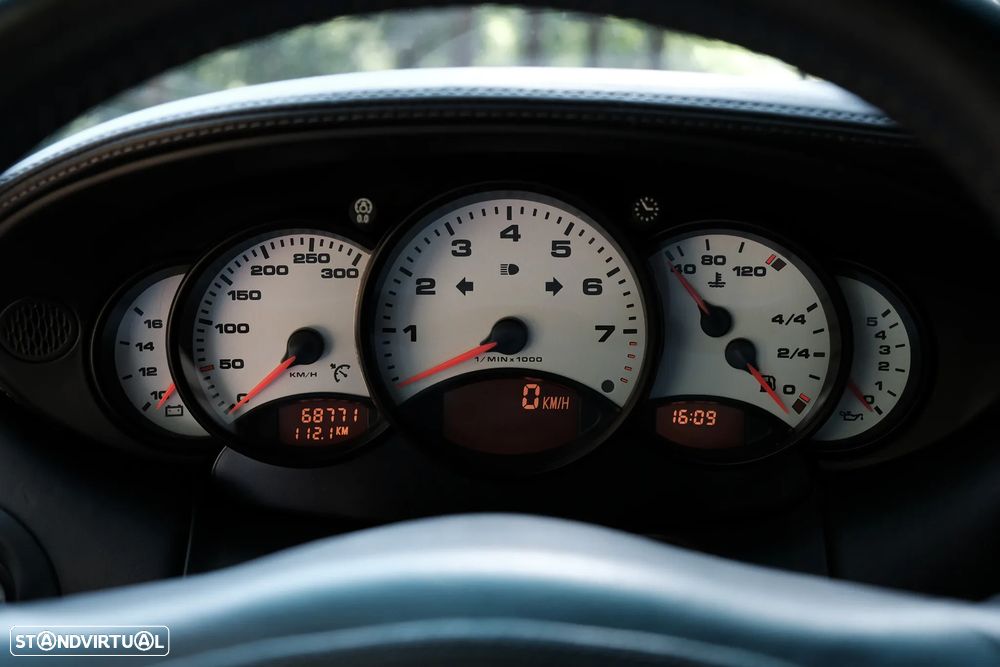 Porsche 911 (996) Carrera 4 Coupé - 36
