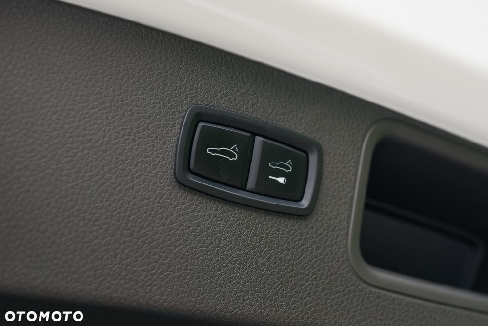 Porsche Macan Turbo - 37