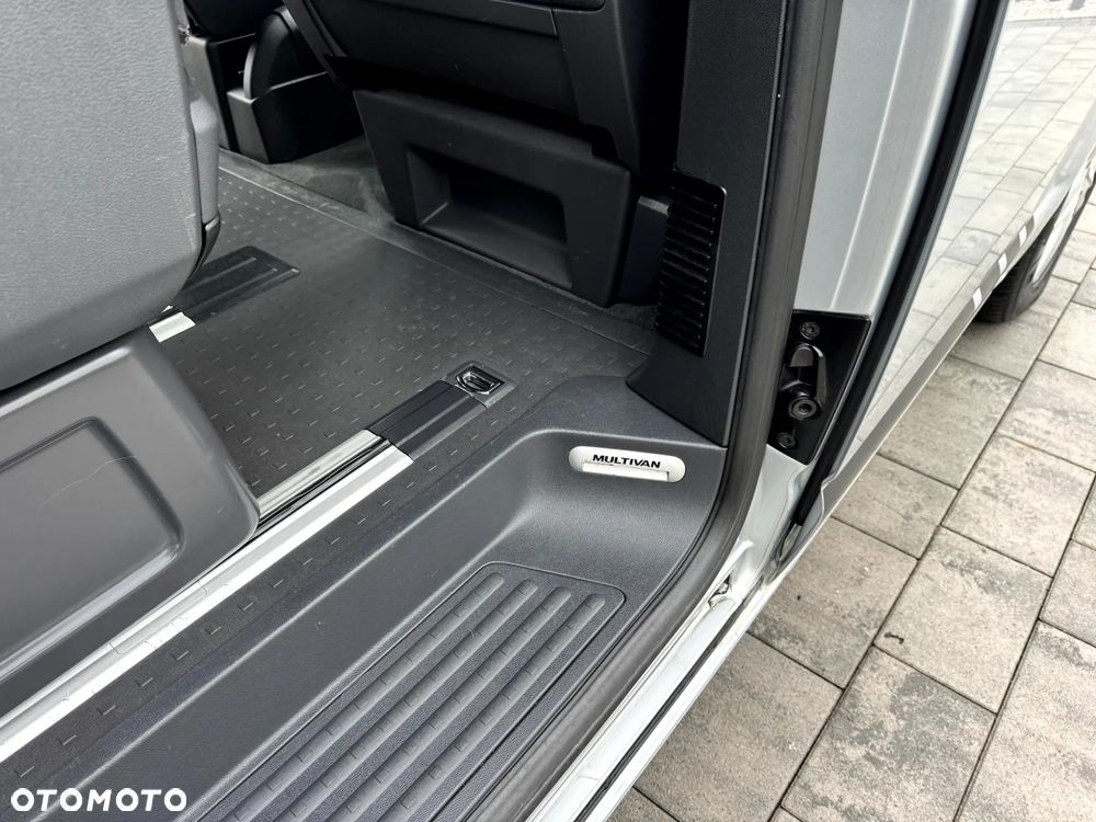 Volkswagen Multivan - 20