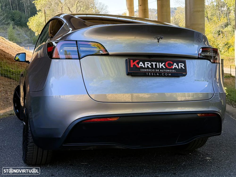 Tesla Model Y Long Range Dual Motor AWD - 9