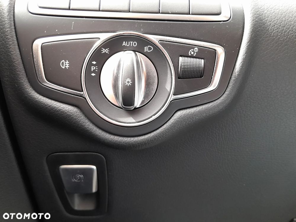 Mercedes-Benz Klasa V 300 d lang 4Matic 9G-TRONIC - 16