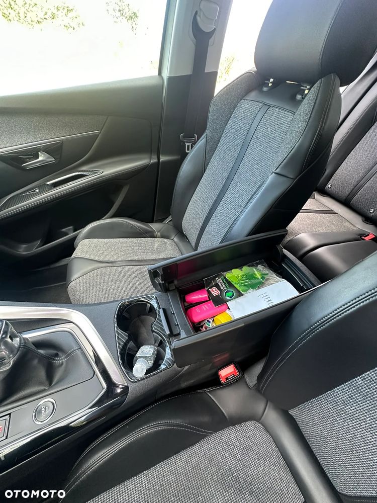 Peugeot 3008 PureTech 130 Stop & Start GPF Allure Business-Paket - 23