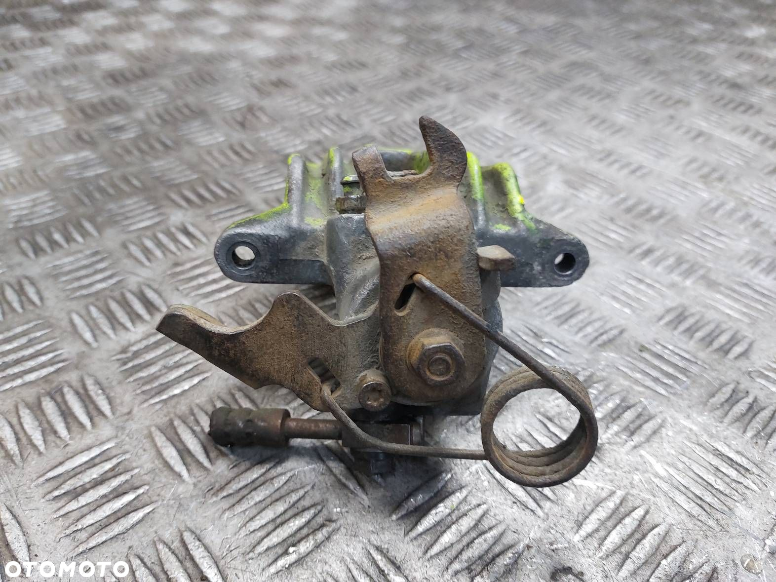 ZACISK HAMULCOWY PRAWY TYŁ VOLKSWAGEN PASSAT B5 FL - 2