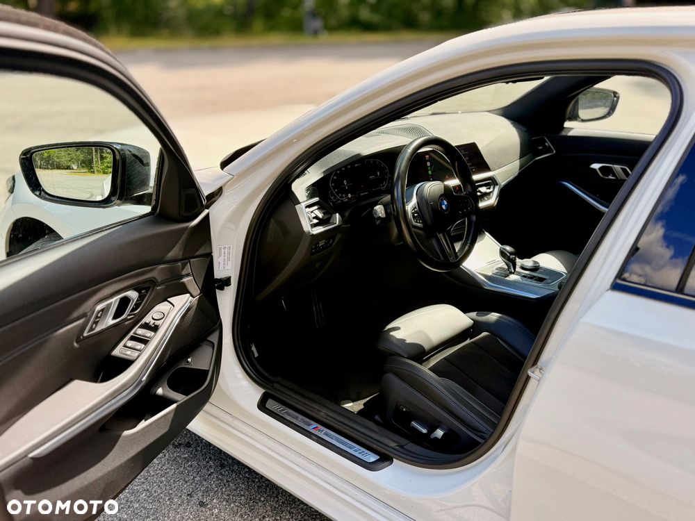BMW Seria 3 330e xDrive M Sport sport - 16