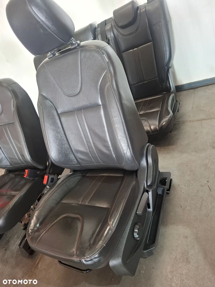 Fotele przód kanapa tył komplet skóra Ford Kuga Mk2 2015 rok Grzane brak poduszek anglia - 3