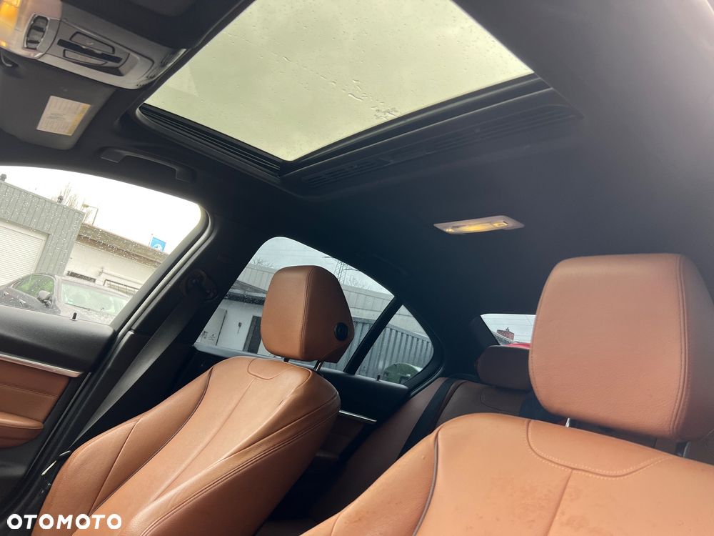 BMW Seria 3 340i Edition M Sport Shadow - 16