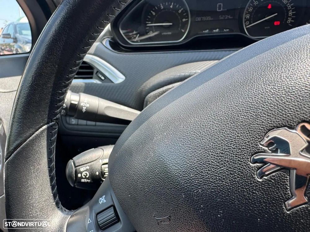 Peugeot 208 - 30
