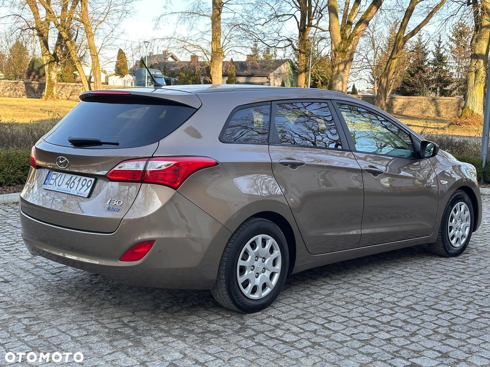 Hyundai i30 blue Kombi 1.6 GDi Style - 18