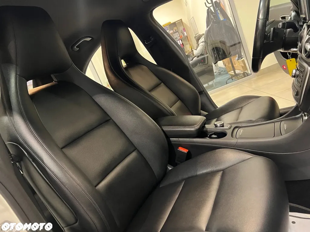 Mercedes-Benz CLA 250 7G-DCT - 35