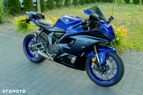 Yamaha R7
