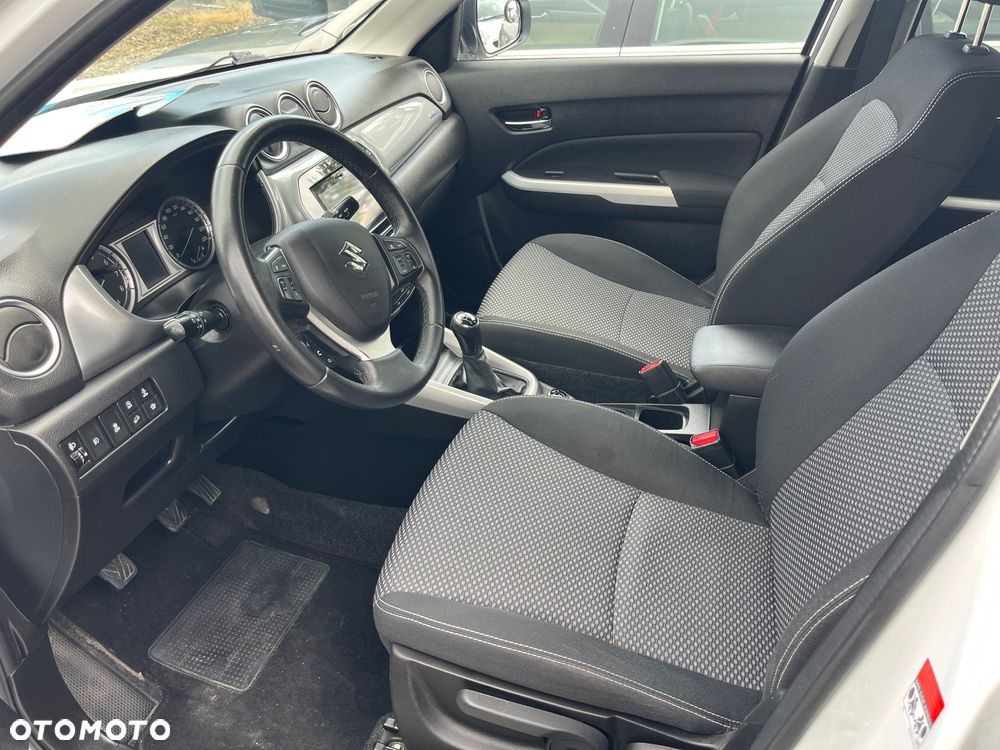 Suzuki Vitara 1.6 Comfort 2WD - 22