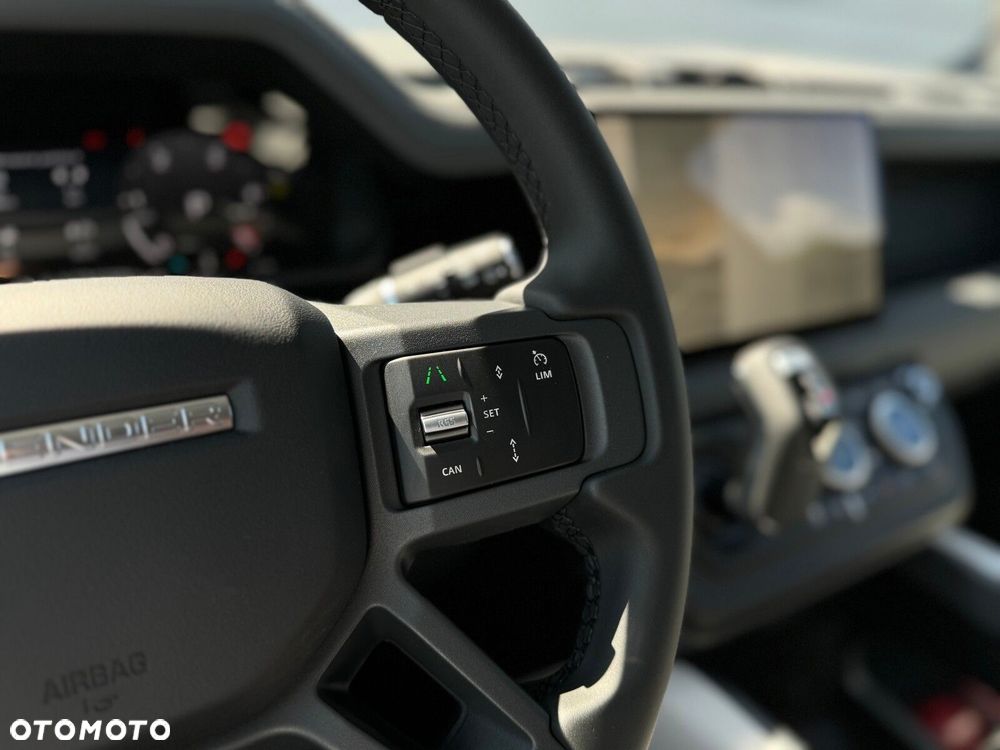 Land Rover Defender - 22