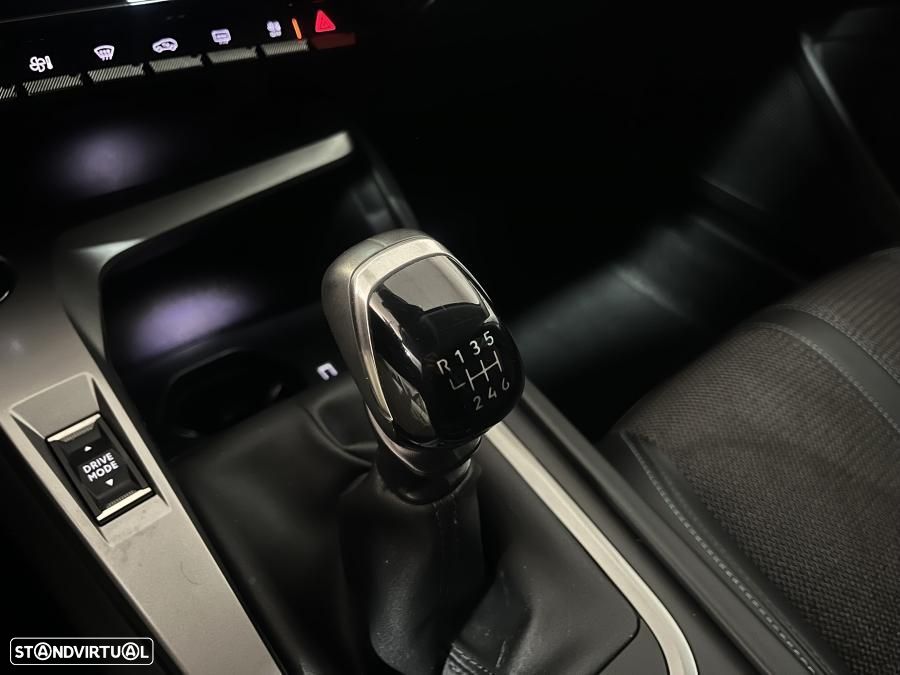 Peugeot 308 1.2 PureTech Allure Pack - 19