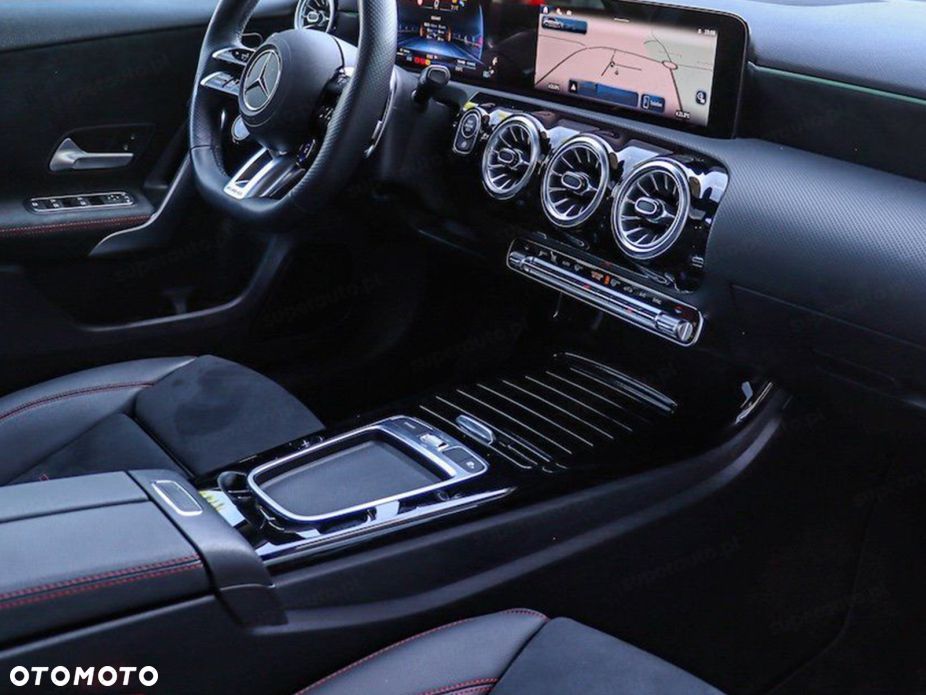 Mercedes-Benz Klasa A 35 AMG 4-Matic 8G-DCT - 11
