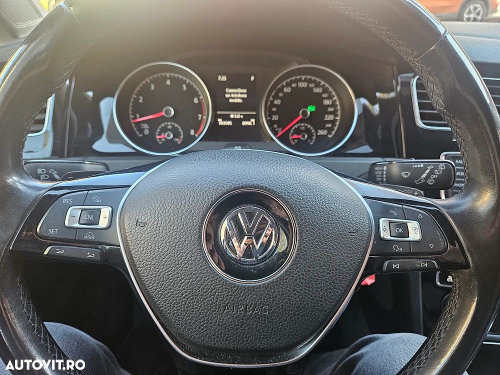 Volkswagen Golf - 11