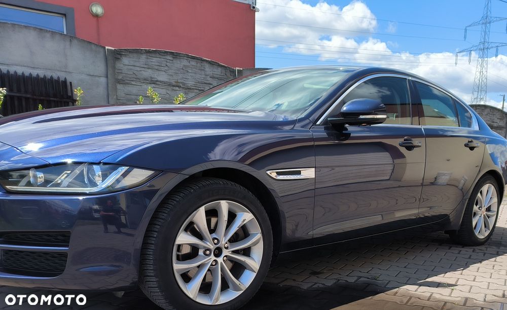 Jaguar XE - 1