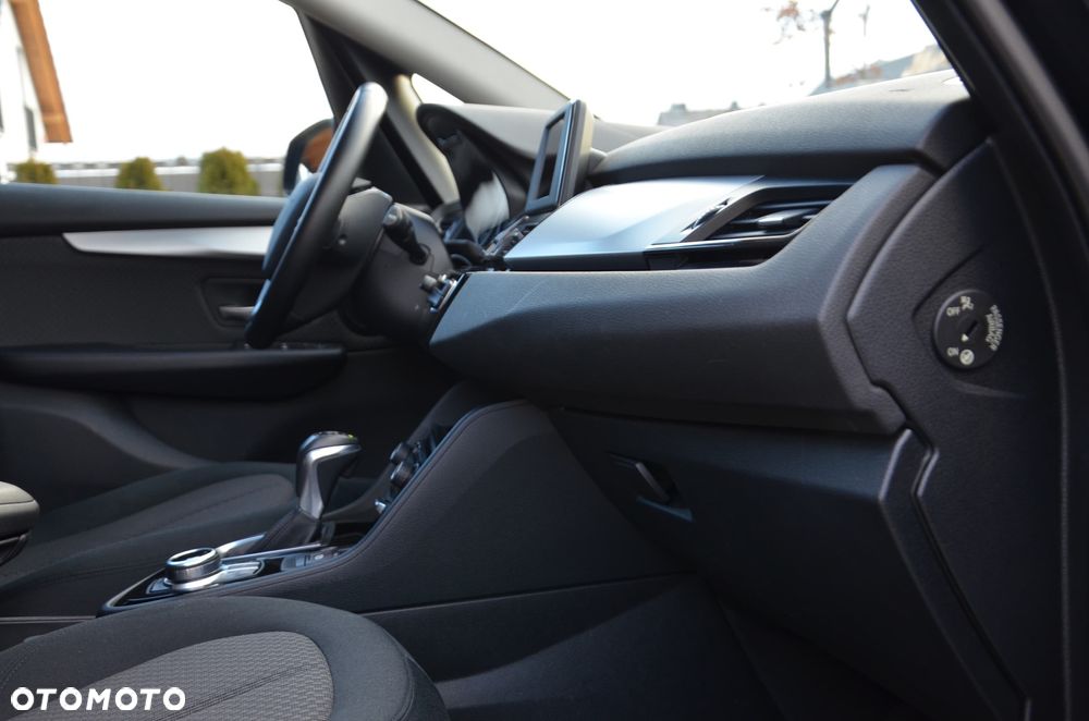 BMW Seria 2 218d - 5