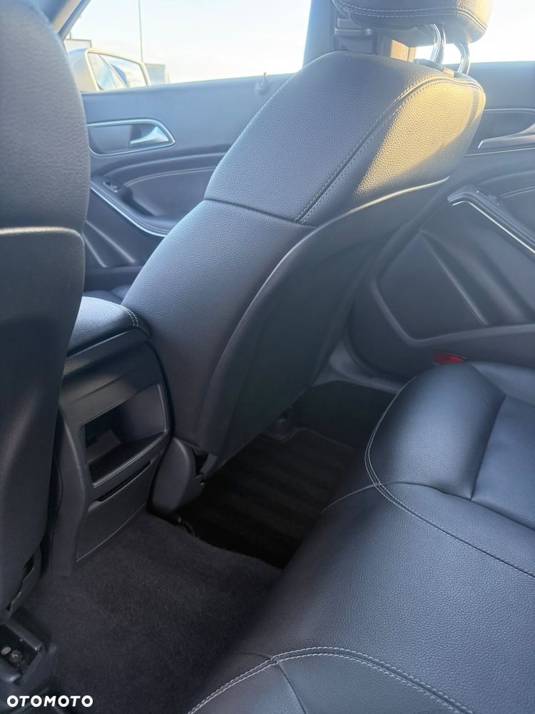 Mercedes-Benz CLA 180 7G-DCT AMG Line - 23