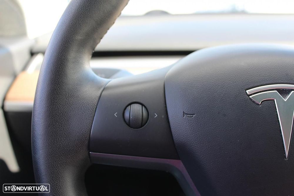 Tesla Model 3 Long-Range Dual Motor AWD - 28