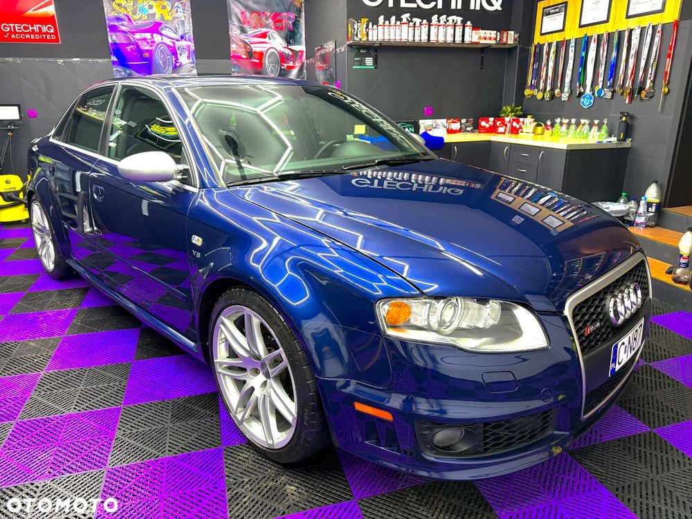 Audi RS4 Limousine Standard - 1