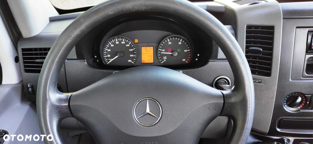 Mercedes-Benz Sprinter - 12
