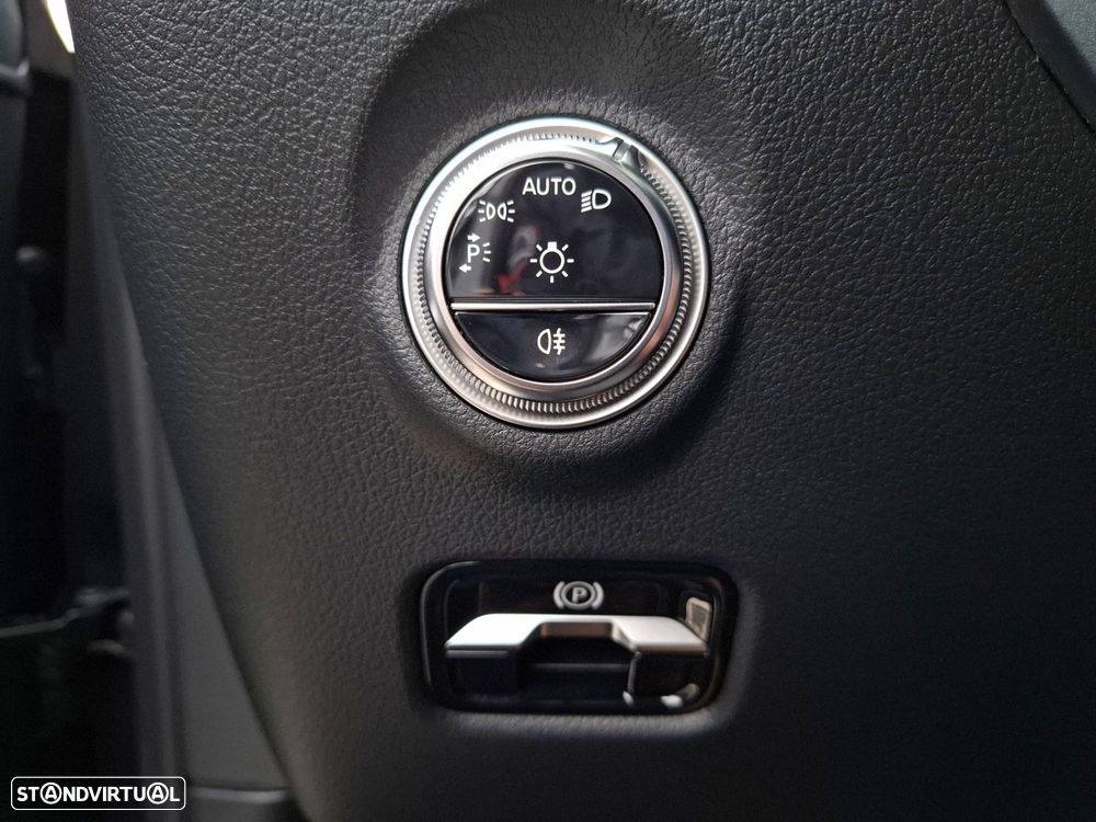 Mercedes-Benz C 300 e Avantgarde - 21