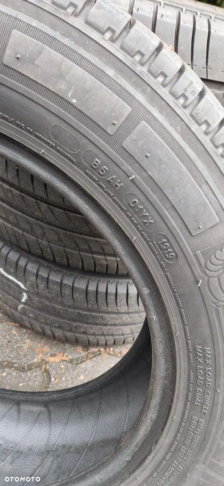 Komplet opon Michelin 235/60R17C - 5