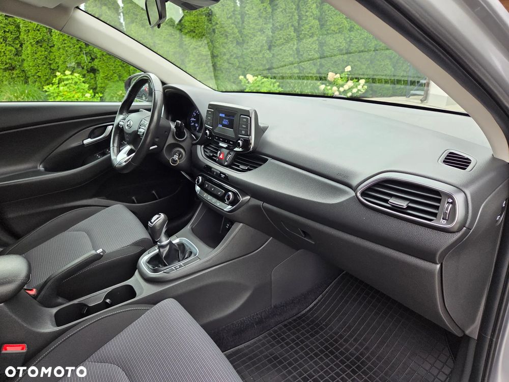 Hyundai i30 1.5 DPI Classic + - 9