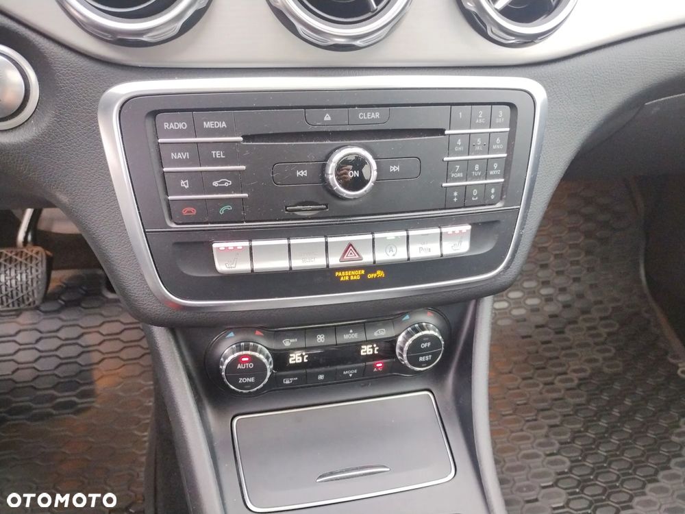 Mercedes-Benz GLA 200 7G-DCT AMG Line - 24