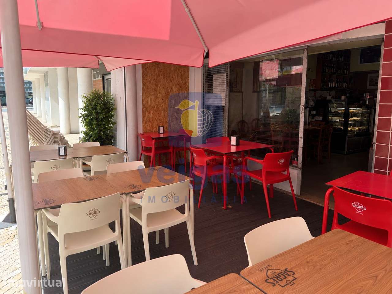 Trespasse de Cafetaria/Restaurante com Esplanada – Roma, Lisboa - Grande imagem: 2/8