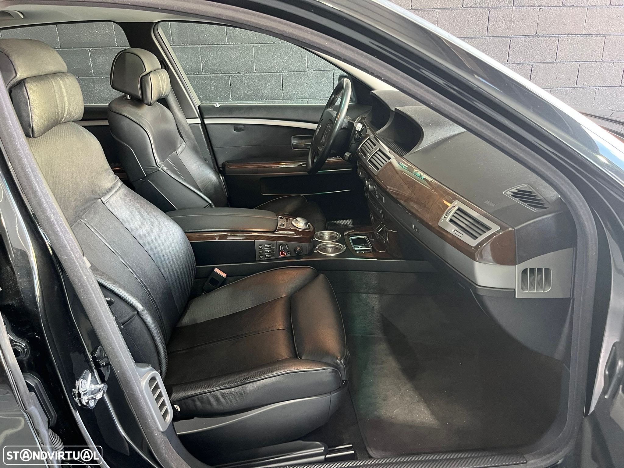 BMW 745 Li - 12