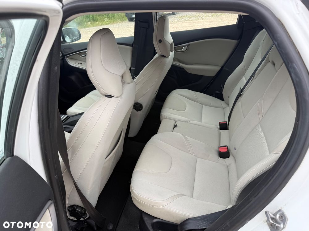 Volvo V40 T4 R-Design Summum - 11