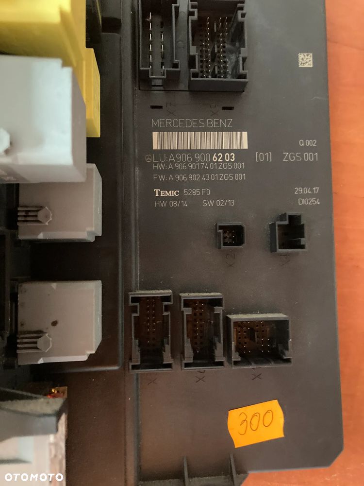 Skrzynka bezpieczników moduł SAM A9069006203 Mercedes Benz - 3